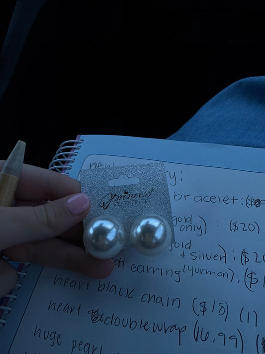 Pearl earring