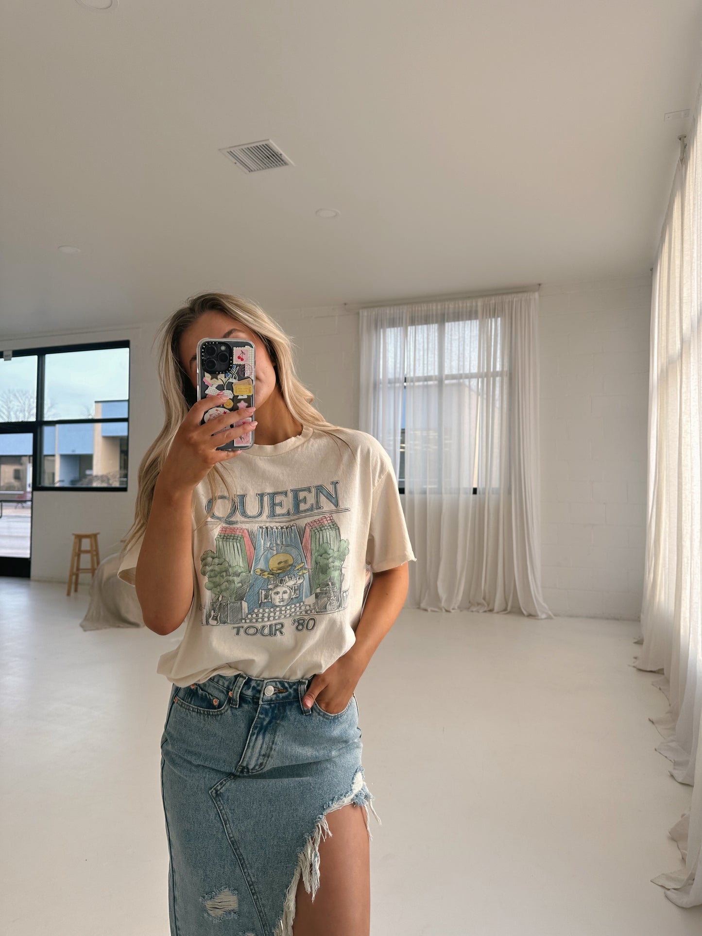 queen graphic tee