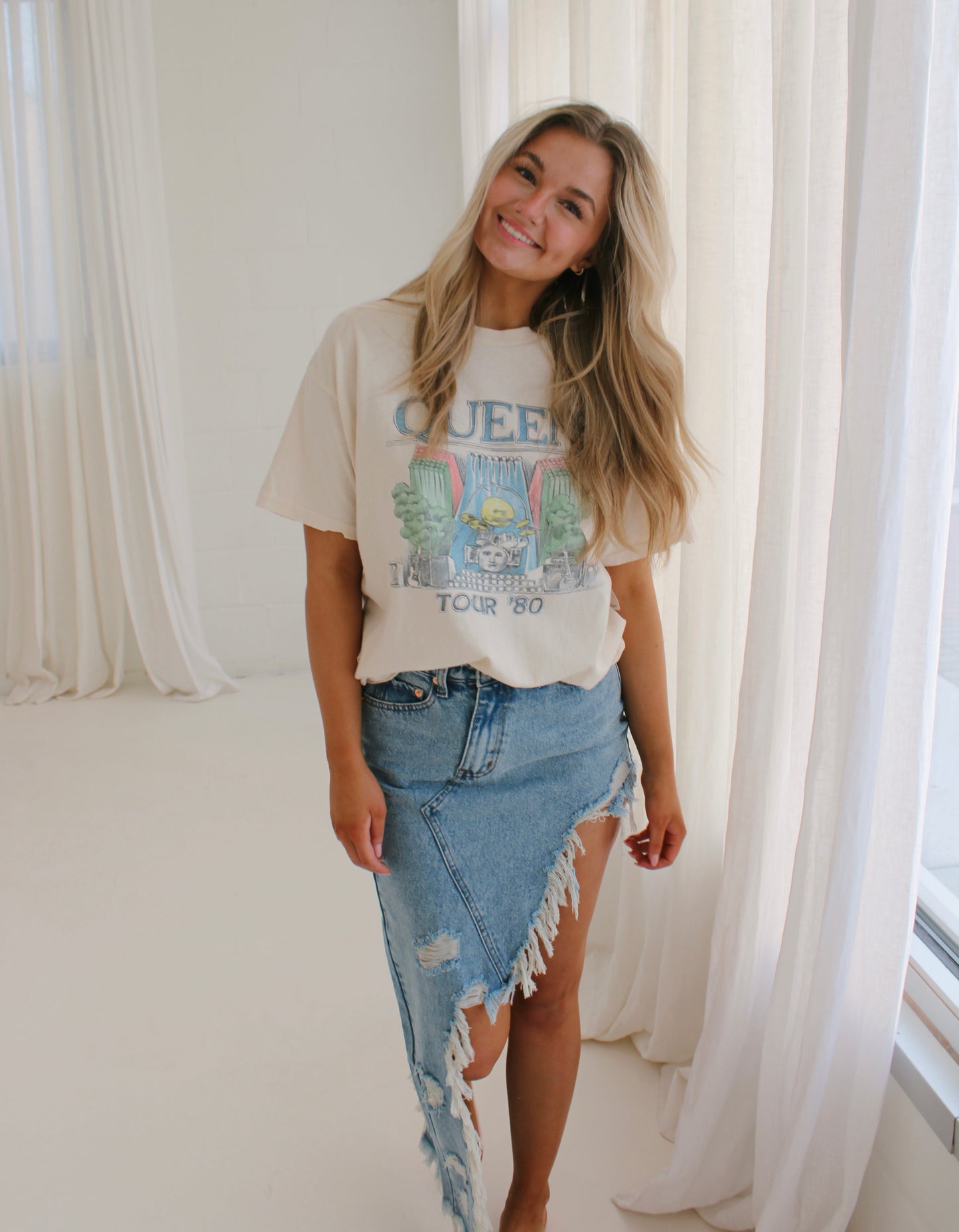 queen graphic tee